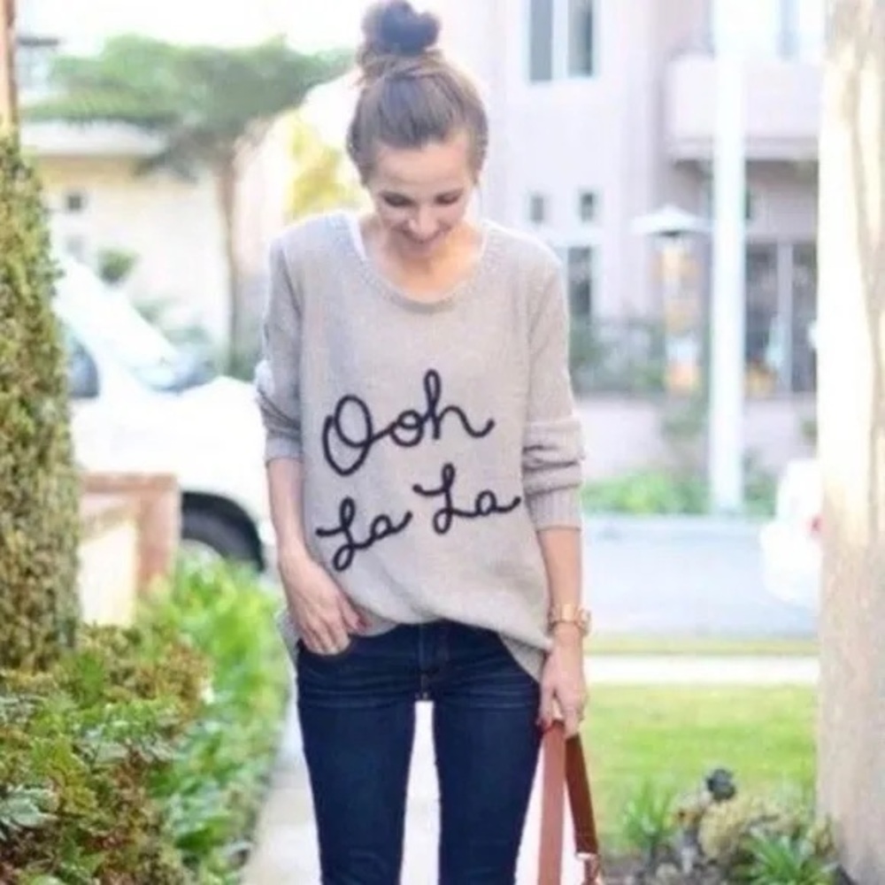 The Limited Crewneck sweater, Beige w/black “Ooh La La” graphic. Size Medium.